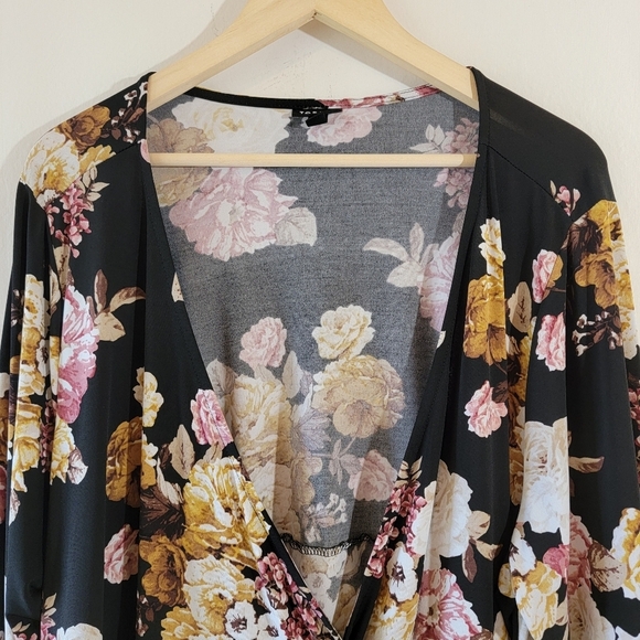 TORRID Women Jersey Knit Floral Multi Overlay Top 4 Long Sleeve Boho Cottagecore - Picture 3 of 12